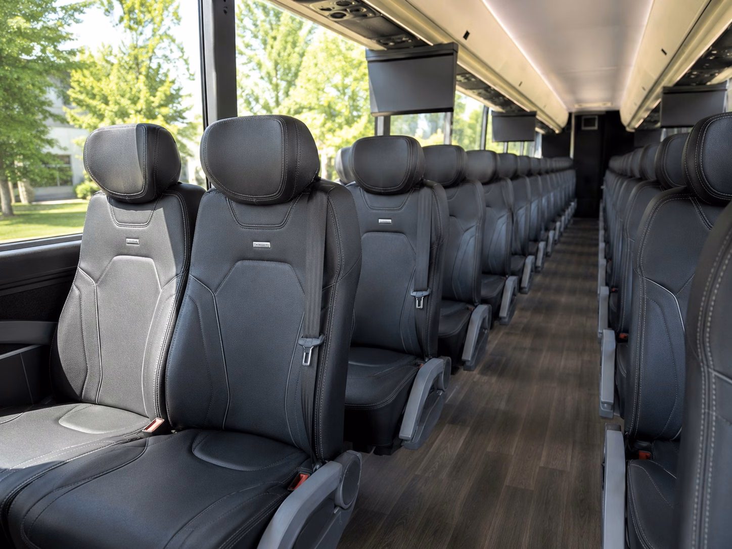 sports team fan charter bus rentals in glendale
